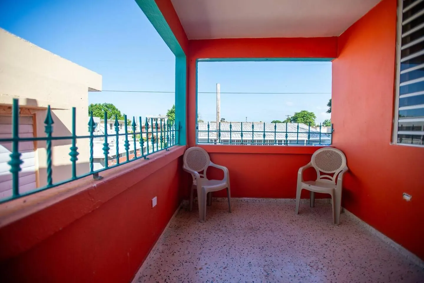 Brisa Tropical En La Isla Del Encanto Catano